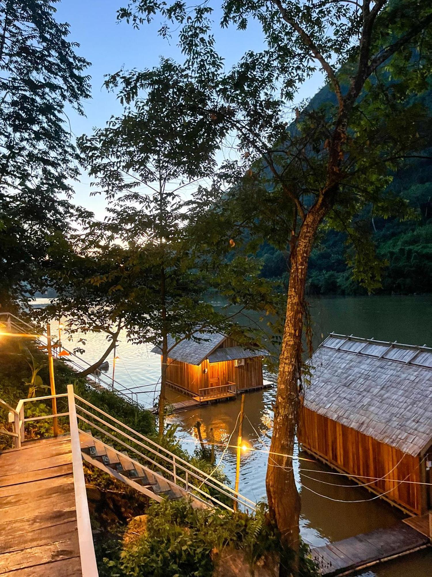 ホテル Nongkhiaw The Float House エクステリア 写真