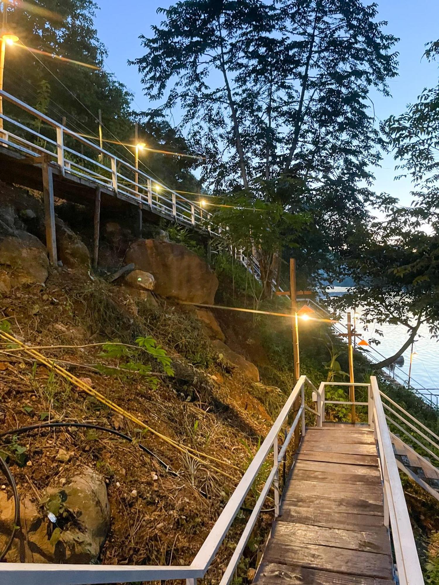 ホテル Nongkhiaw The Float House エクステリア 写真
