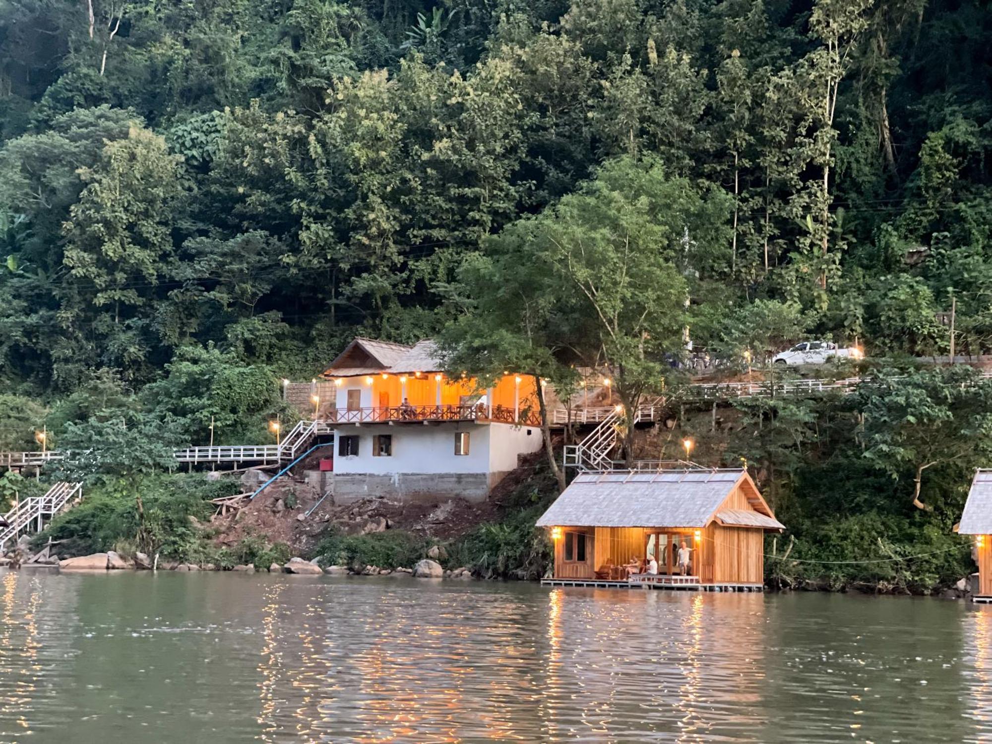 ホテル Nongkhiaw The Float House エクステリア 写真