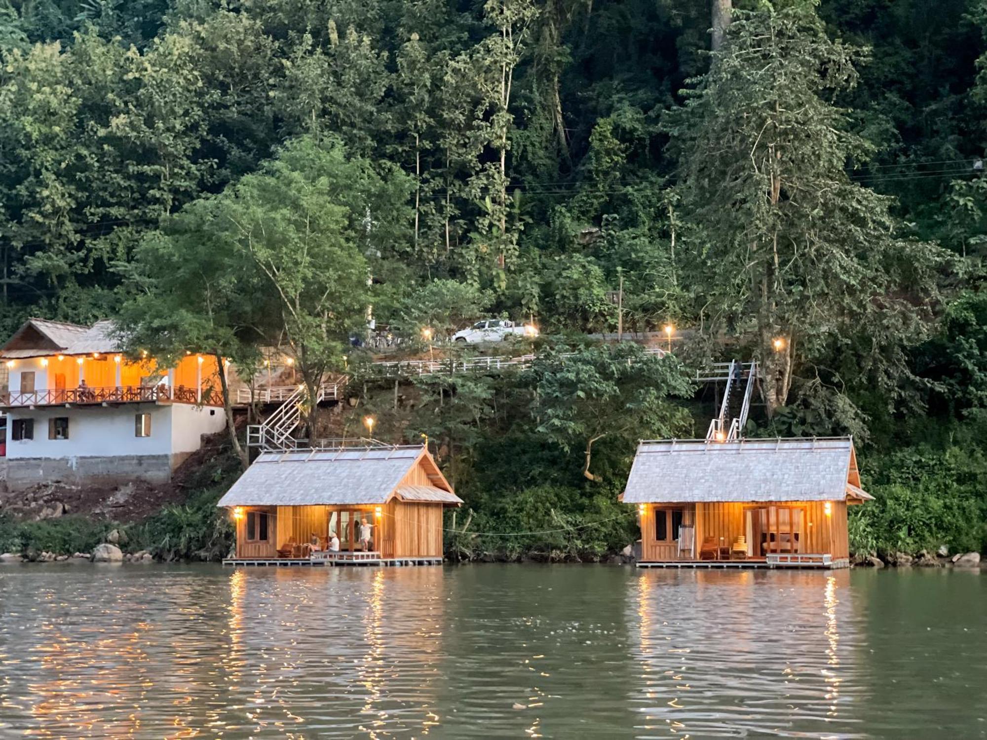 ホテル Nongkhiaw The Float House エクステリア 写真