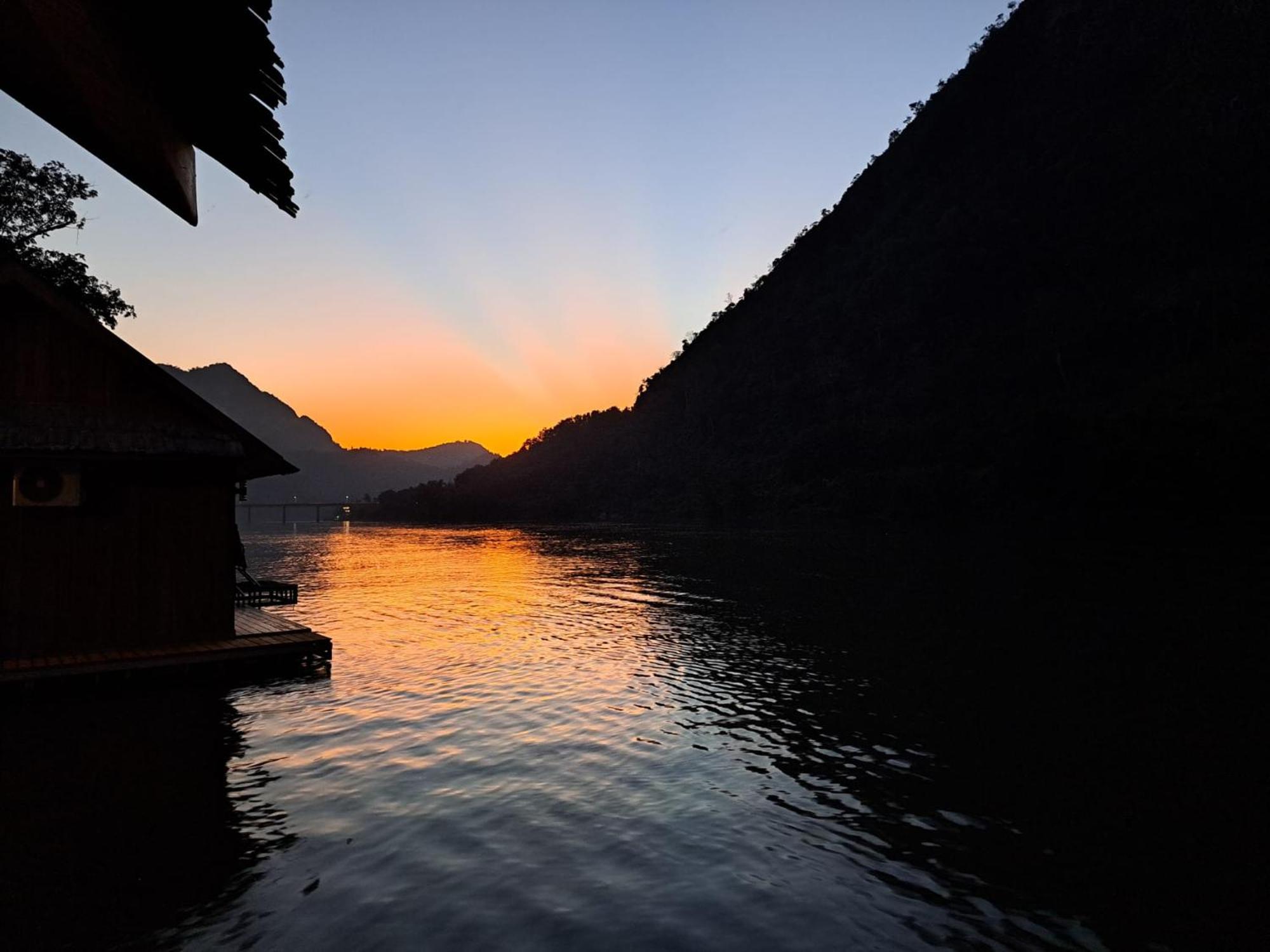 ホテル Nongkhiaw The Float House エクステリア 写真